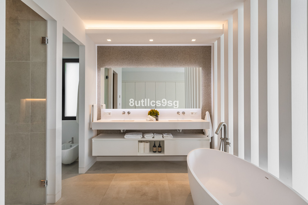 Photo 18 Detached Villa Nueva Andalucía, Costa del Sol, Málaga – R4922260