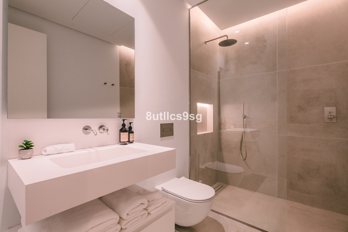 Photo 20 Detached Villa Nueva Andalucía, Costa del Sol, Málaga – R4922260