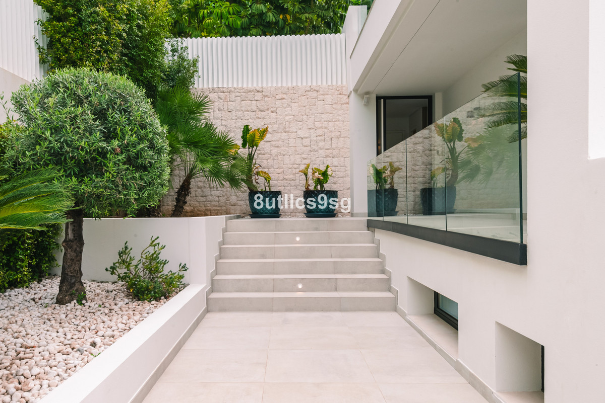 Photo 37 Detached Villa Nueva Andalucía, Costa del Sol, Málaga – R4922260