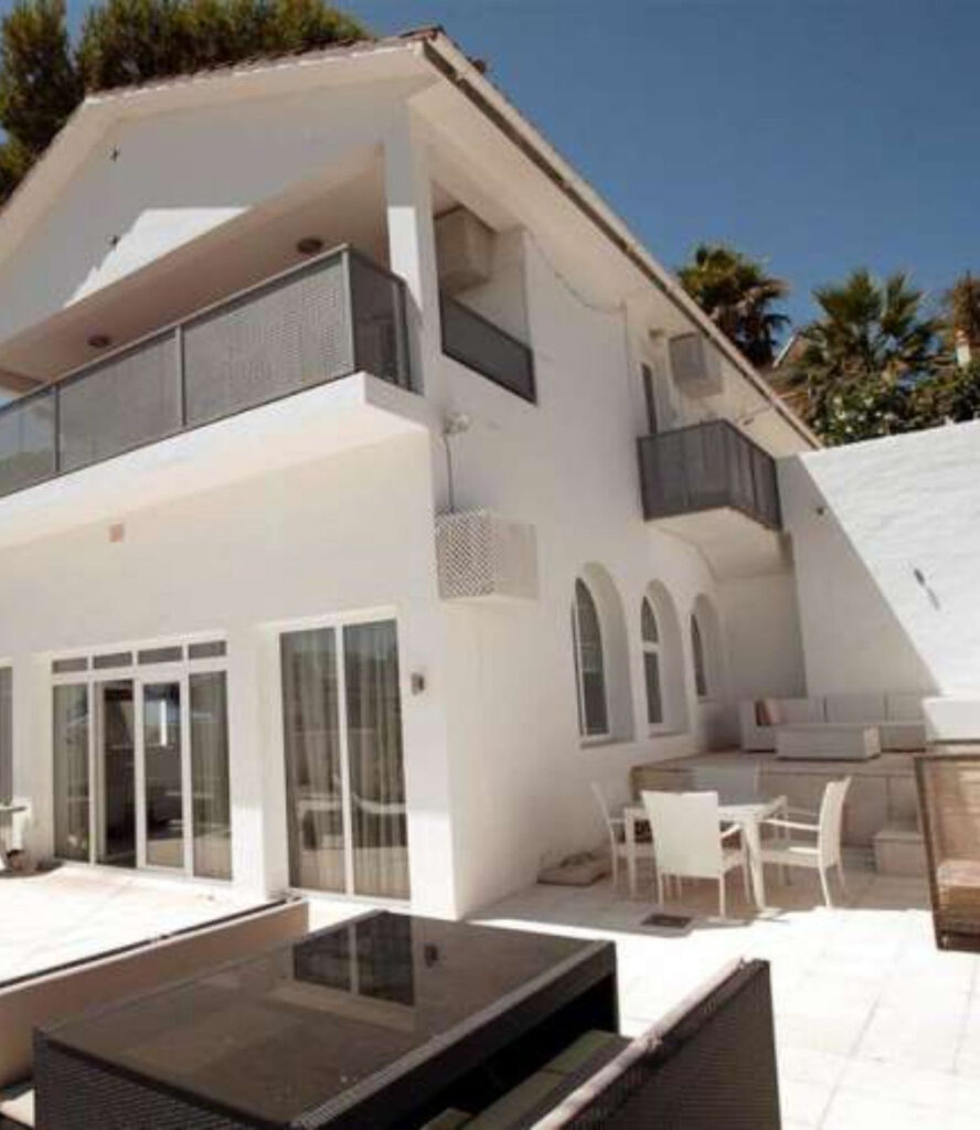 Photo 1 Detached Villa Nueva Andalucía, Costa del Sol, Málaga – R5063872