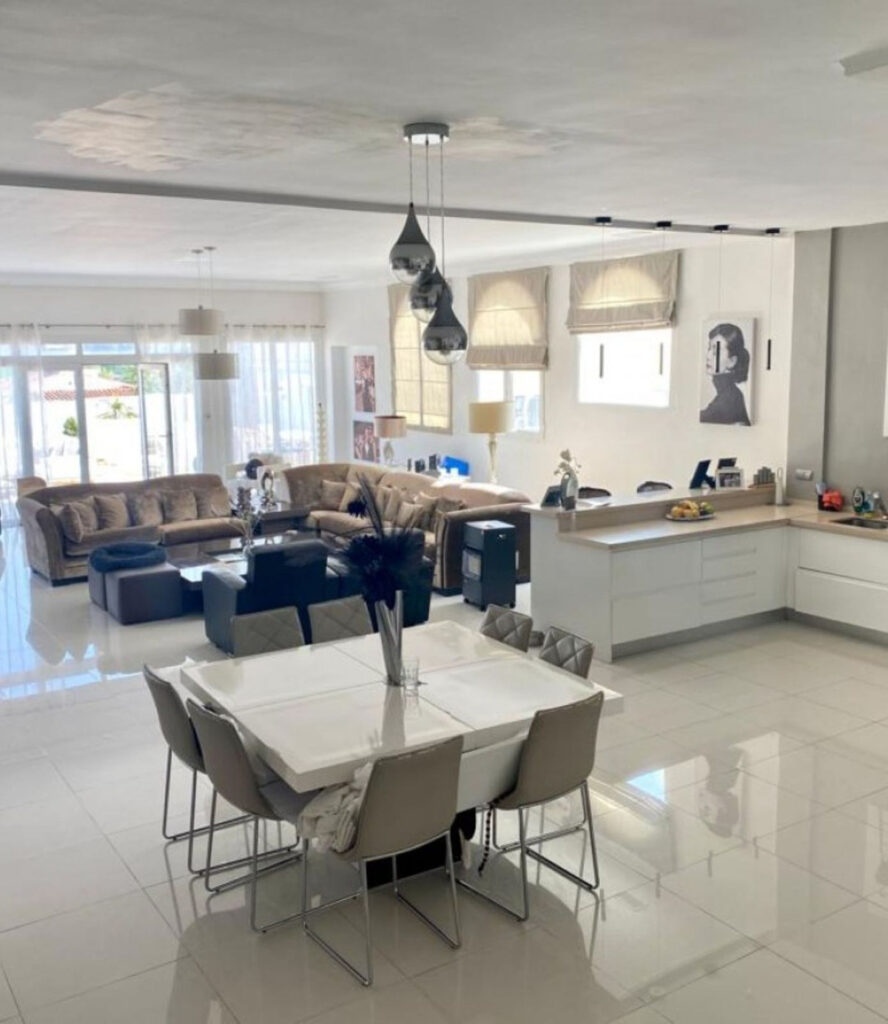 Photo 5 Detached Villa Nueva Andalucía, Costa del Sol, Málaga – R5063872