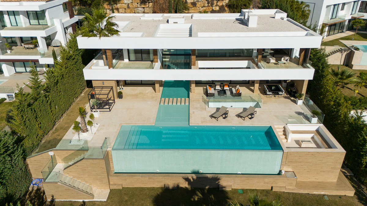 Photo 1 Detached Villa Benahavís, Costa del Sol, Málaga – R4882597
