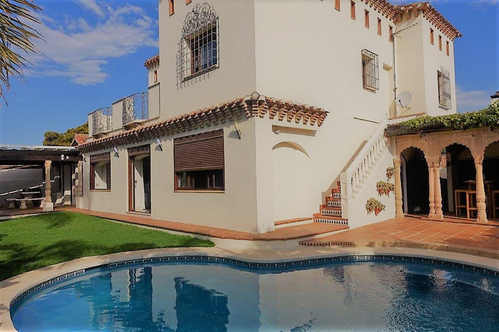 Photo 1 Detached Villa San Pedro de Alcántara, Costa del Sol, Málaga – R5004796