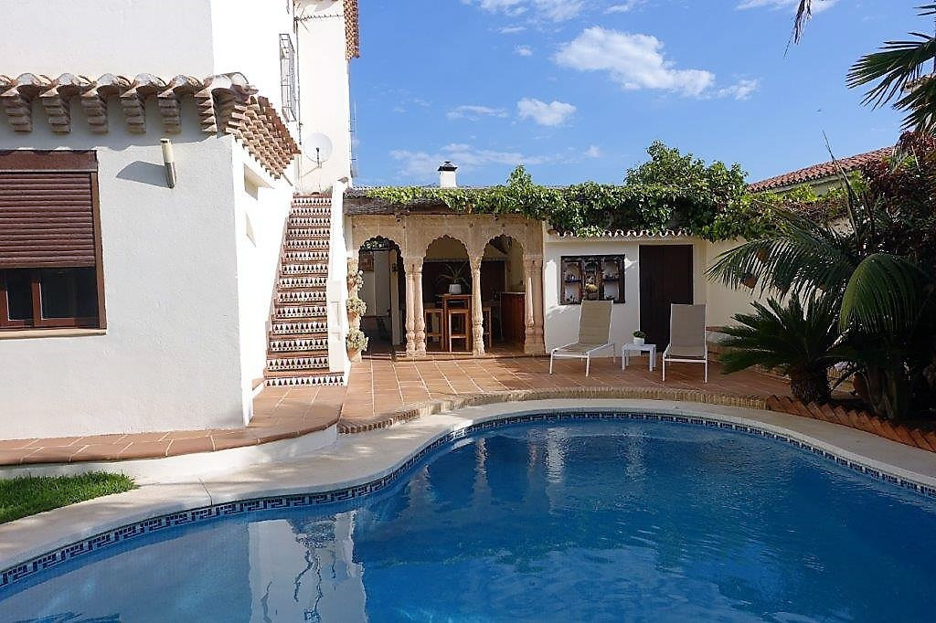 Photo 3 Detached Villa San Pedro de Alcántara, Costa del Sol, Málaga – R5004796