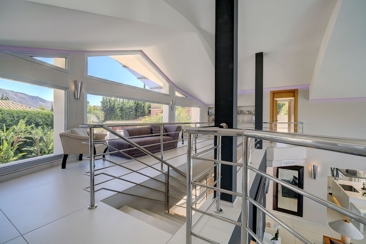 Photo 11 Detached Villa Nueva Andalucía, Costa del Sol, Málaga – R4301707