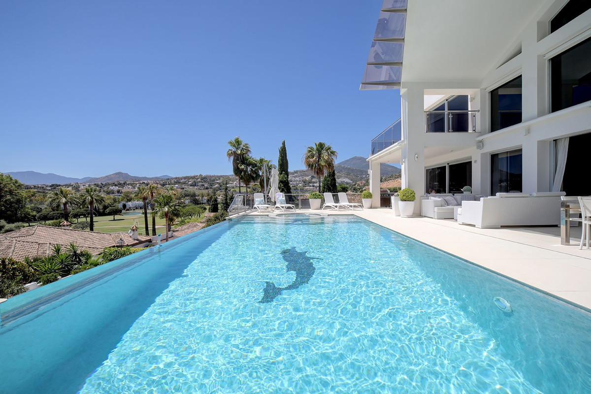 Photo 17 Detached Villa Nueva Andalucía, Costa del Sol, Málaga – R4301707