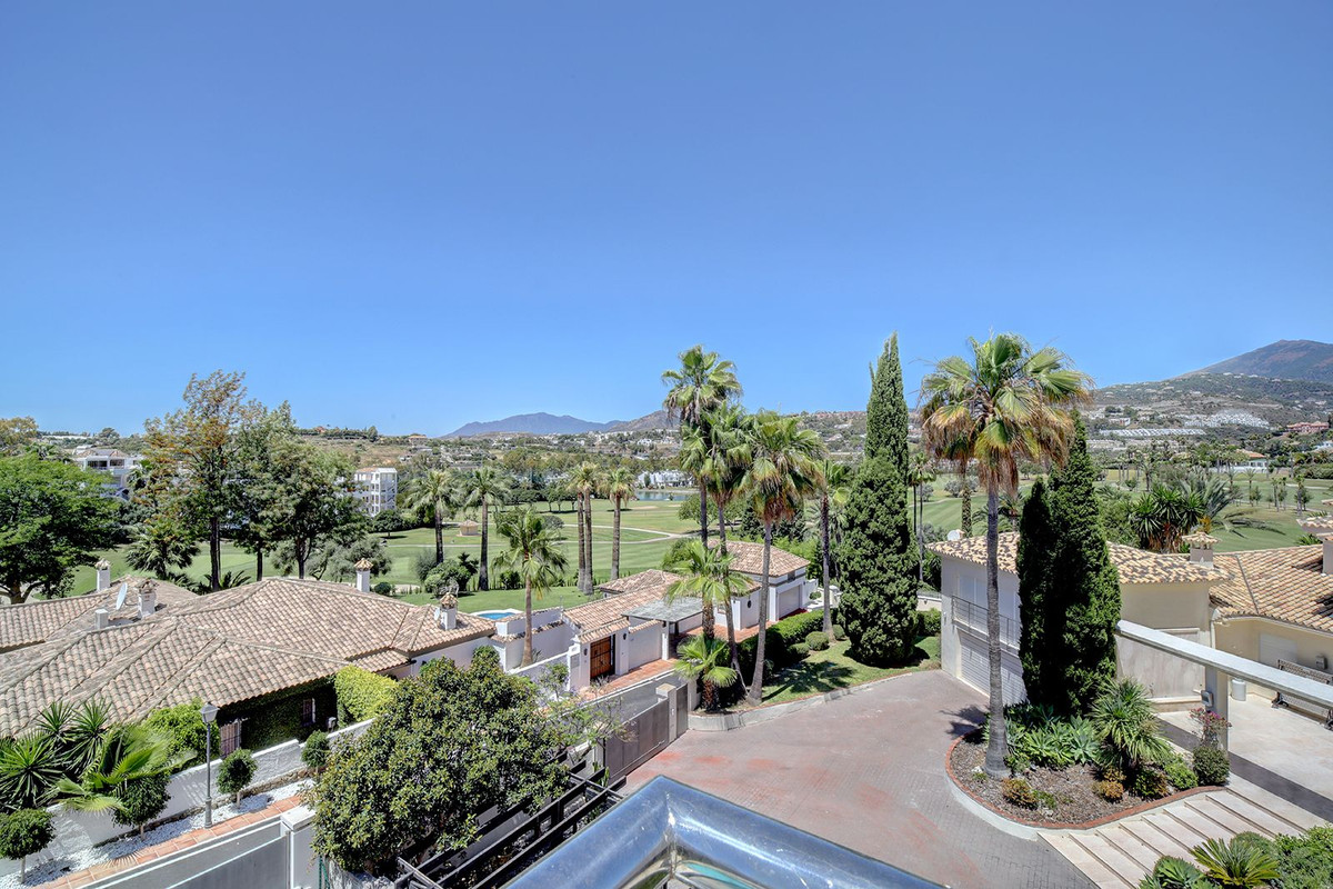 Photo 18 Detached Villa Nueva Andalucía, Costa del Sol, Málaga – R4301707
