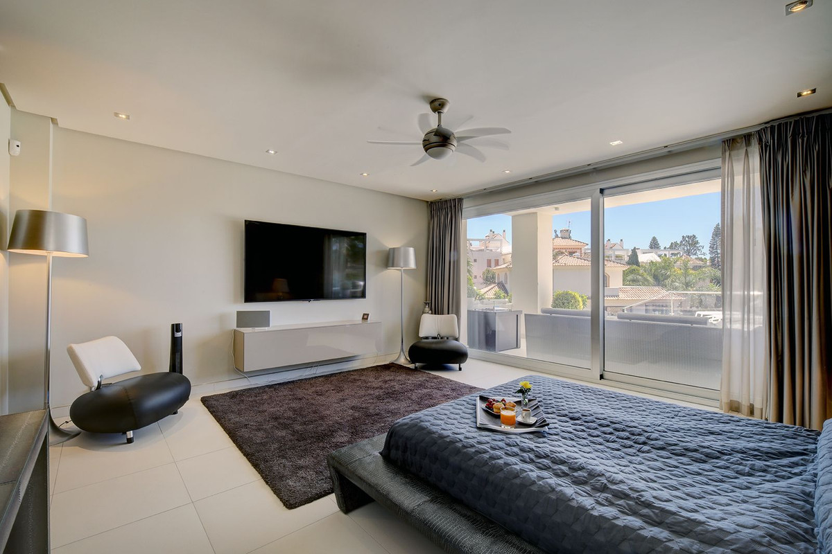 Photo 20 Detached Villa Nueva Andalucía, Costa del Sol, Málaga – R4301707