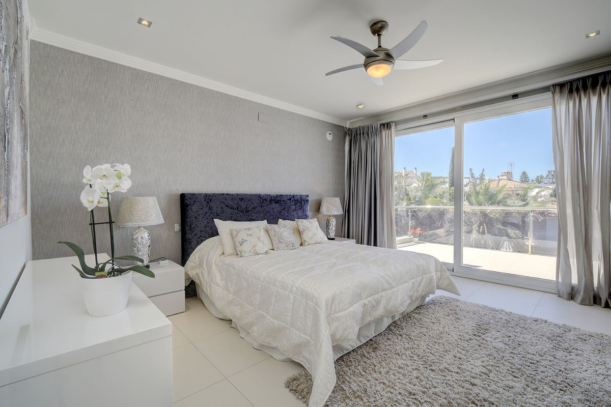 Photo 22 Detached Villa Nueva Andalucía, Costa del Sol, Málaga – R4301707