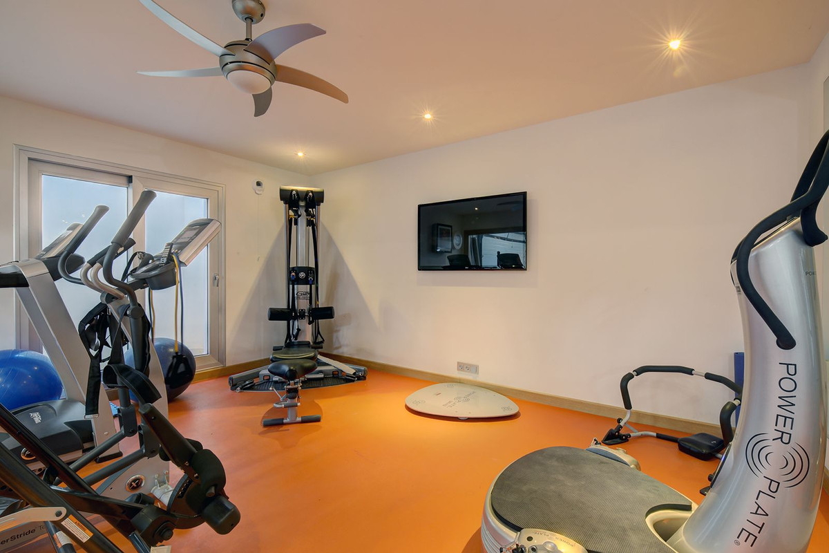Photo 31 Detached Villa Nueva Andalucía, Costa del Sol, Málaga – R4301707