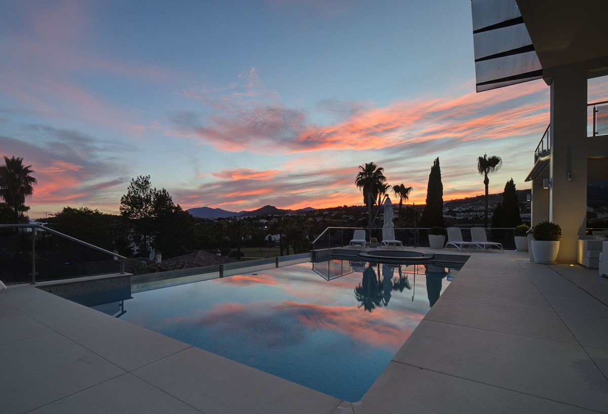 Photo 35 Detached Villa Nueva Andalucía, Costa del Sol, Málaga – R4301707