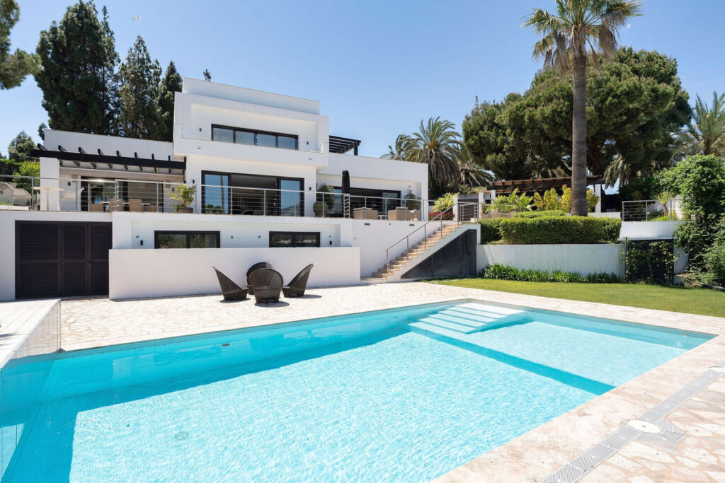 Photo 1 Detached Villa Nueva Andalucía, Costa del Sol, Málaga – R5058385