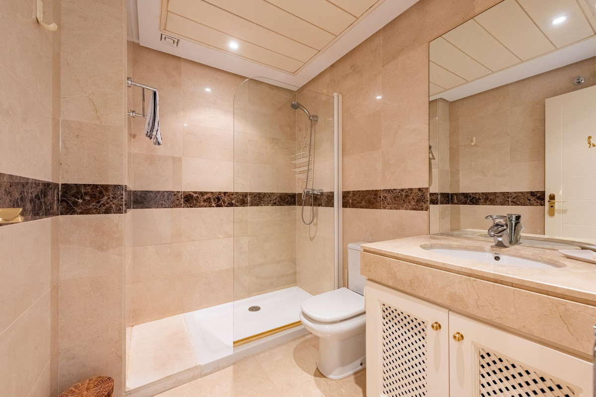 Photo 20 Middle Floor Apartment Atalaya, Costa del Sol, Málaga – R5077474