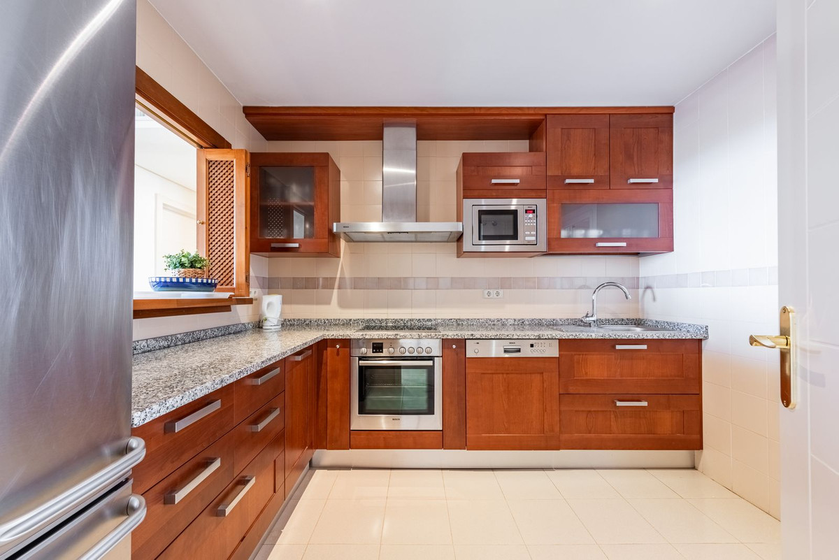Photo 10 Middle Floor Apartment Atalaya, Costa del Sol, Málaga – R5077474
