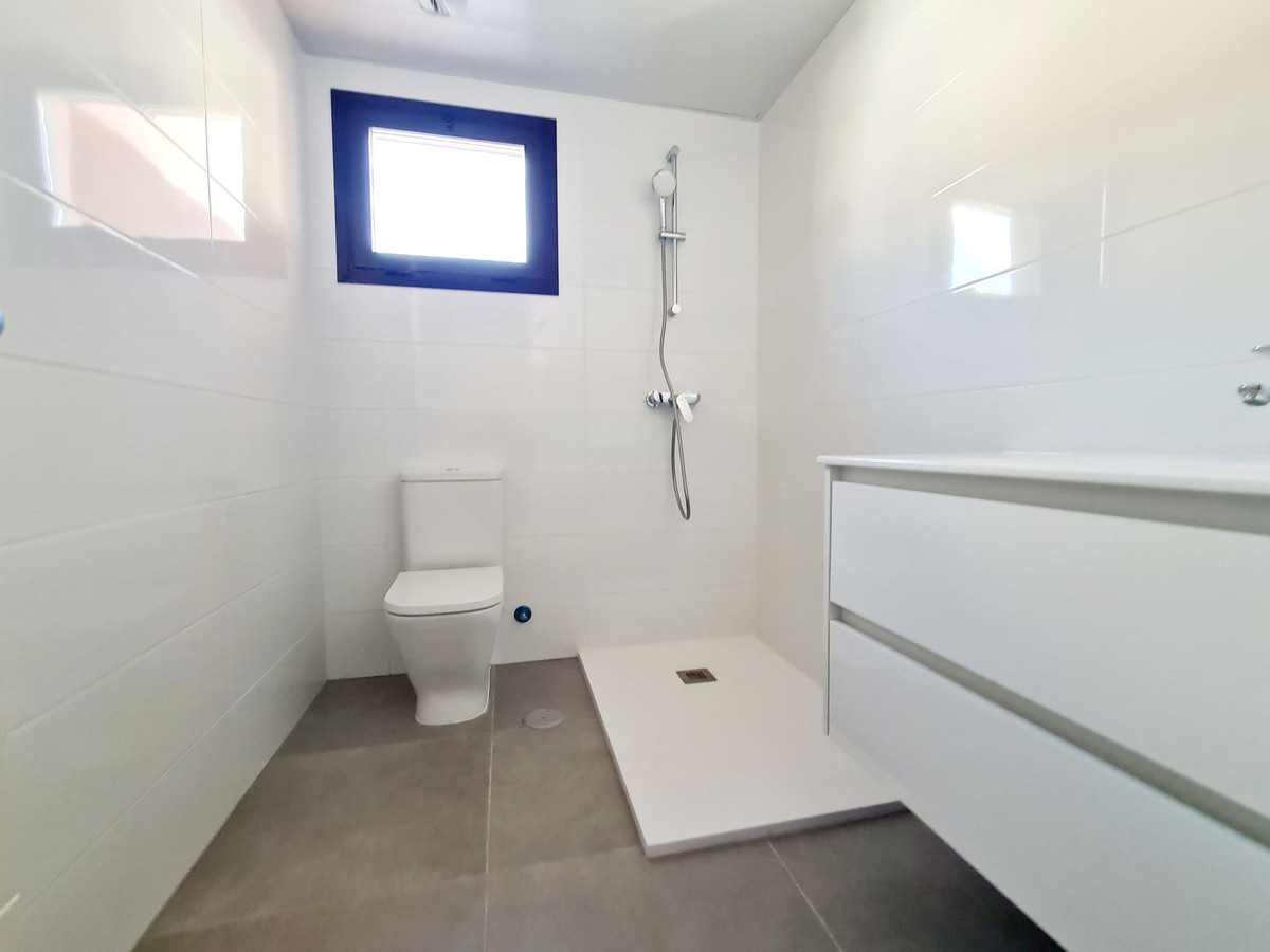 Photo 12 Middle Floor Apartment Benalmadena, Costa del Sol, Málaga – R5079031