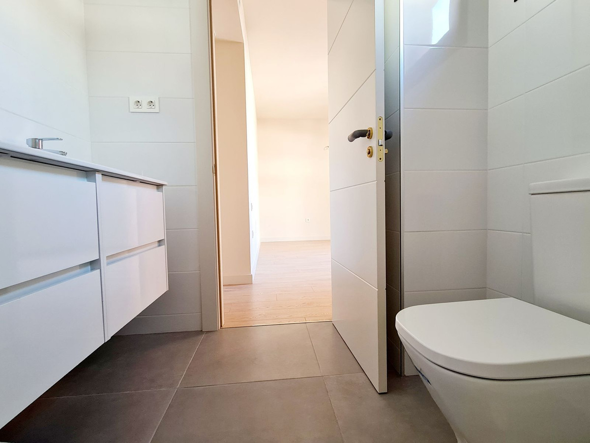Photo 15 Middle Floor Apartment Benalmadena, Costa del Sol, Málaga – R5079031