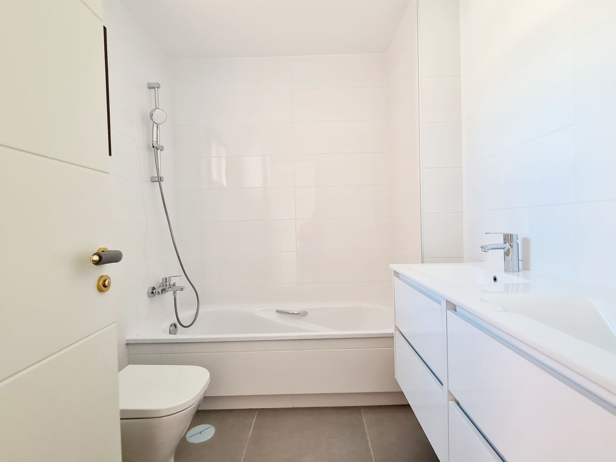 Photo 8 Middle Floor Apartment Benalmadena, Costa del Sol, Málaga – R5079031