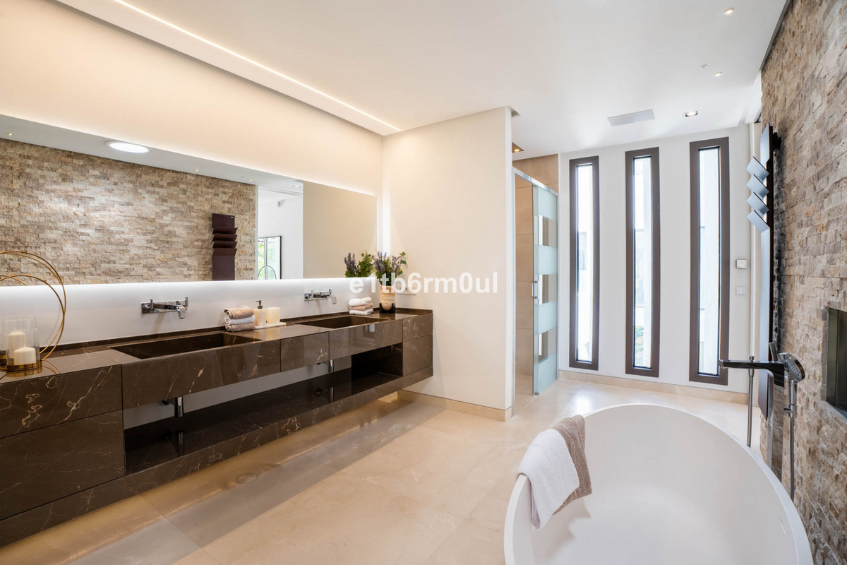 Photo 13 Detached Villa La Quinta, Costa del Sol, Málaga – R5062792