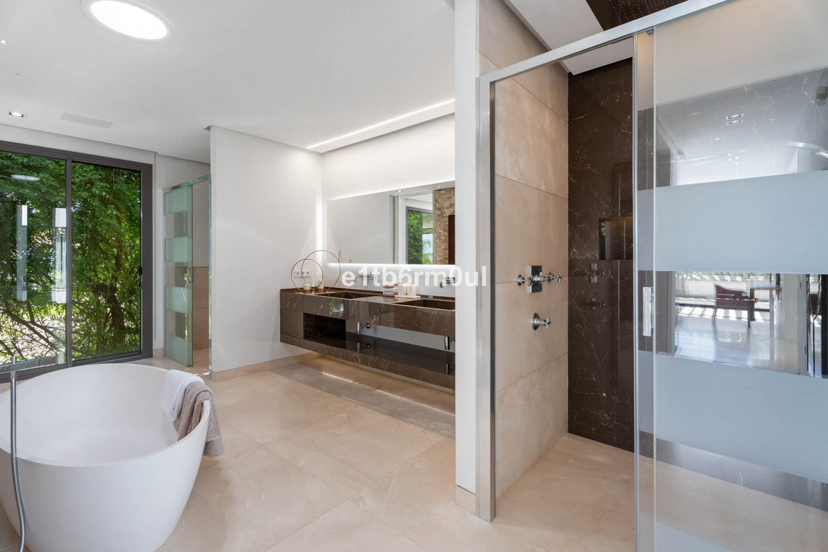 Photo 36 Detached Villa La Quinta, Costa del Sol, Málaga – R5062792