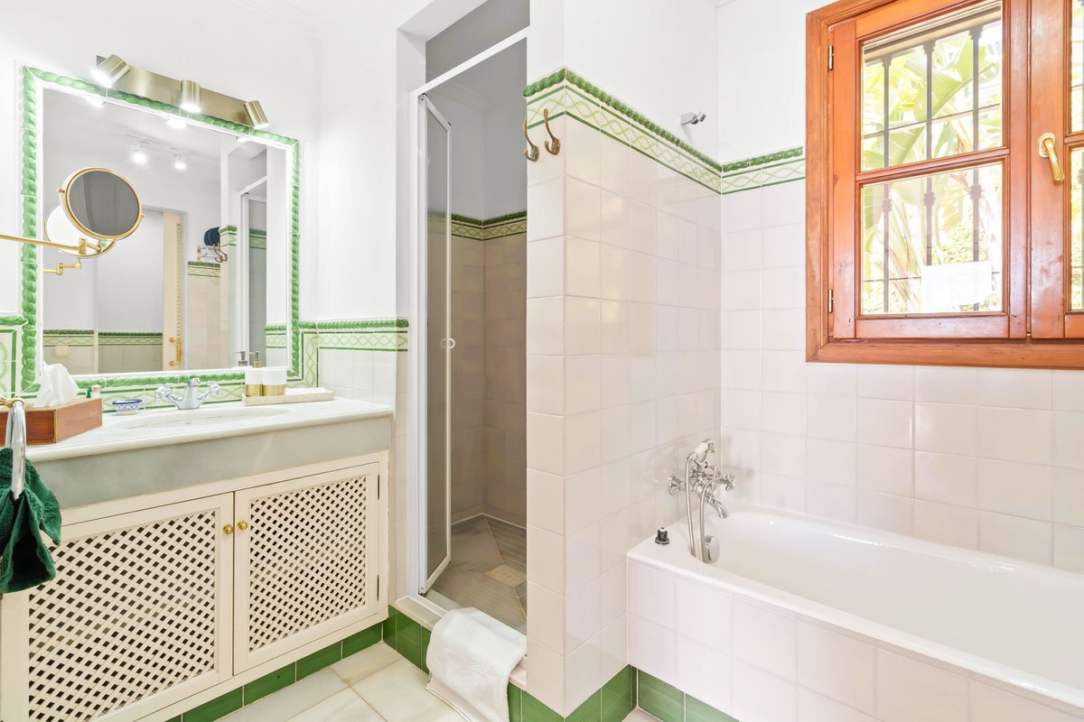 Photo 12 Detached Villa Benahavís, Costa del Sol, Málaga – R4829236