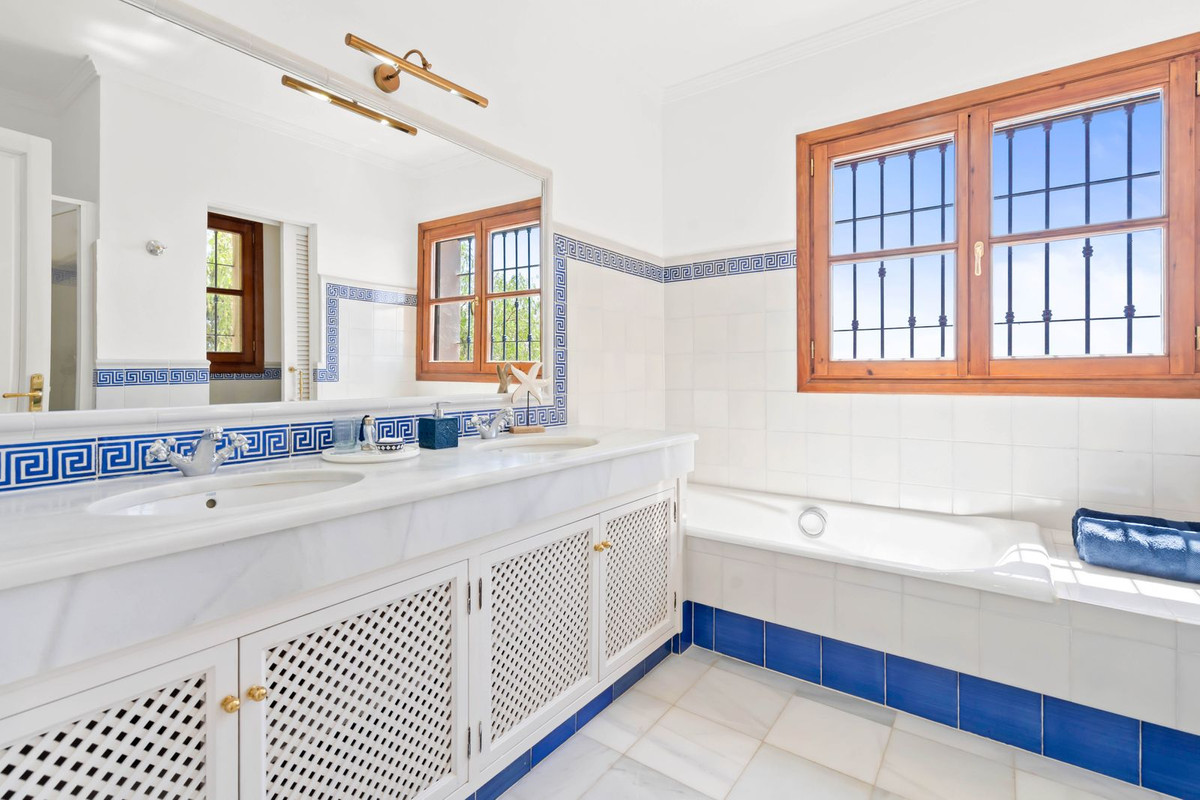 Photo 15 Detached Villa Benahavís, Costa del Sol, Málaga – R4829236