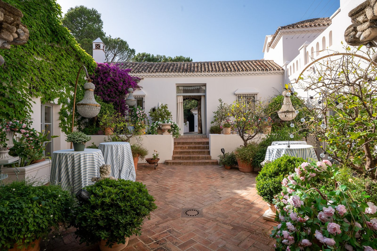 Photo 4 Detached Villa El Madroñal, Costa del Sol, Málaga – R5069785
