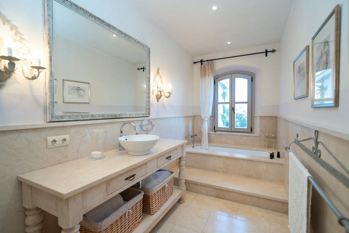 Photo 41 Detached Villa El Madroñal, Costa del Sol, Málaga – R5069785