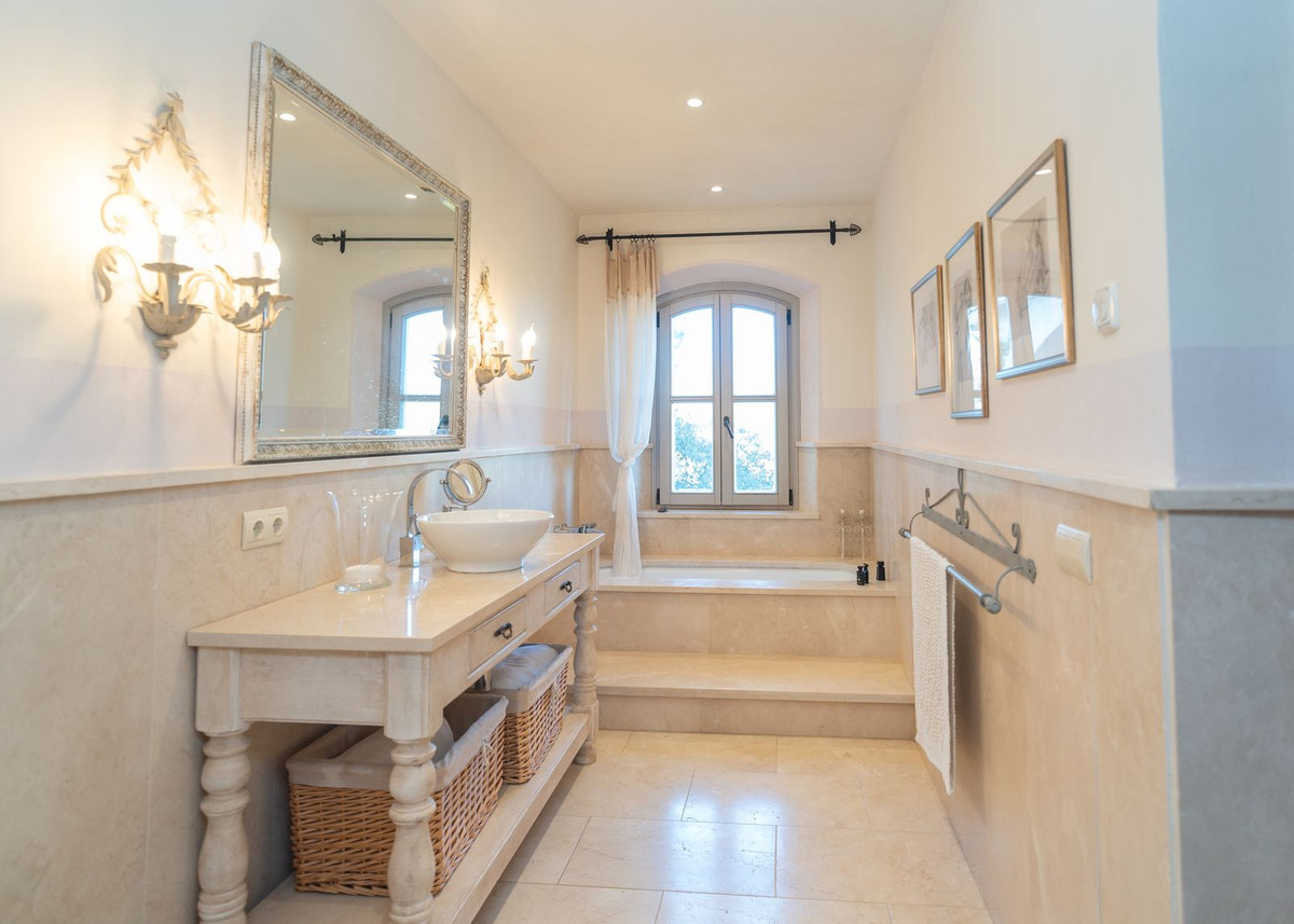 Photo 42 Detached Villa El Madroñal, Costa del Sol, Málaga – R5069785