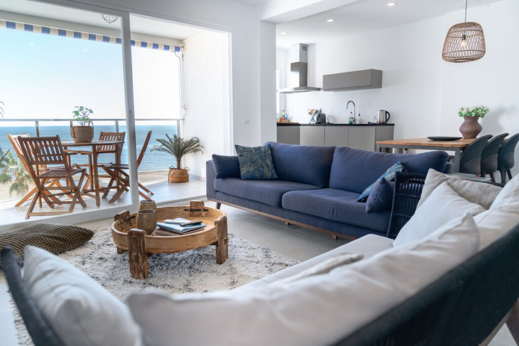 Photo 1 Middle Floor Apartment Estepona, Costa del Sol, Málaga – R4923451