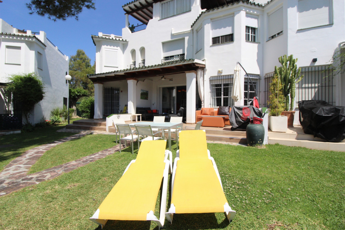 Photo 1 Townhouse Nueva Andalucía, Costa del Sol, Málaga – R5061979