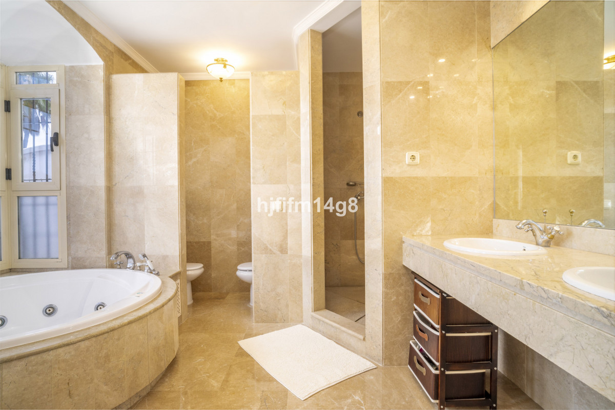 Photo 12 Townhouse Nueva Andalucía, Costa del Sol, Málaga – R5080336