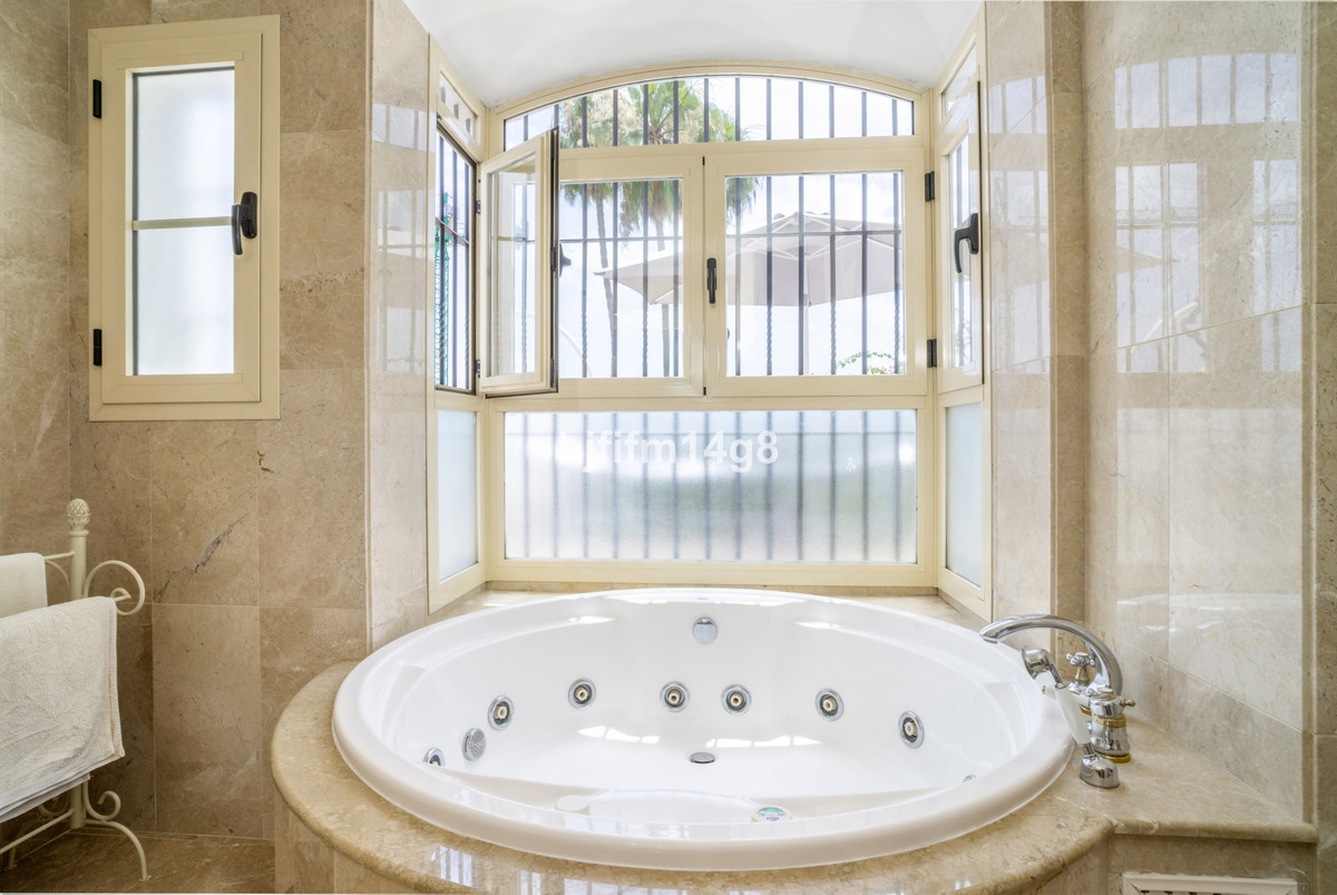 Photo 13 Townhouse Nueva Andalucía, Costa del Sol, Málaga – R5080336