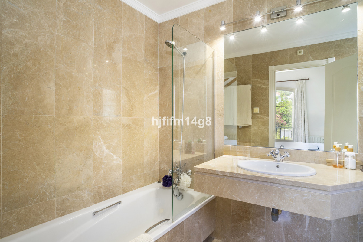 Photo 16 Townhouse Nueva Andalucía, Costa del Sol, Málaga – R5080336