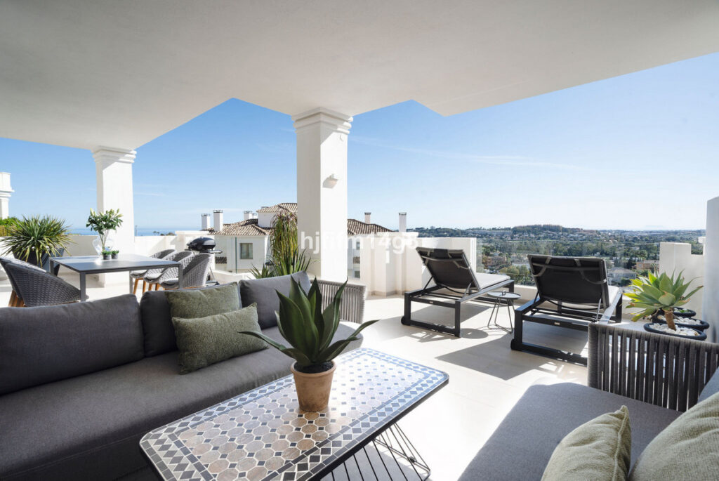 Photo 1 Middle Floor Apartment Nueva Andalucía, Costa del Sol, Málaga – R5061166