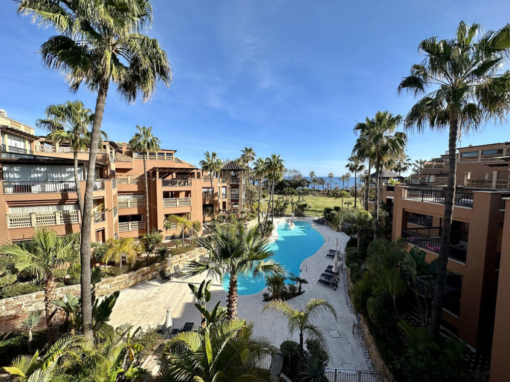 Photo 1 Duplex San Pedro de Alcántara, Costa del Sol, Málaga – R4992133
