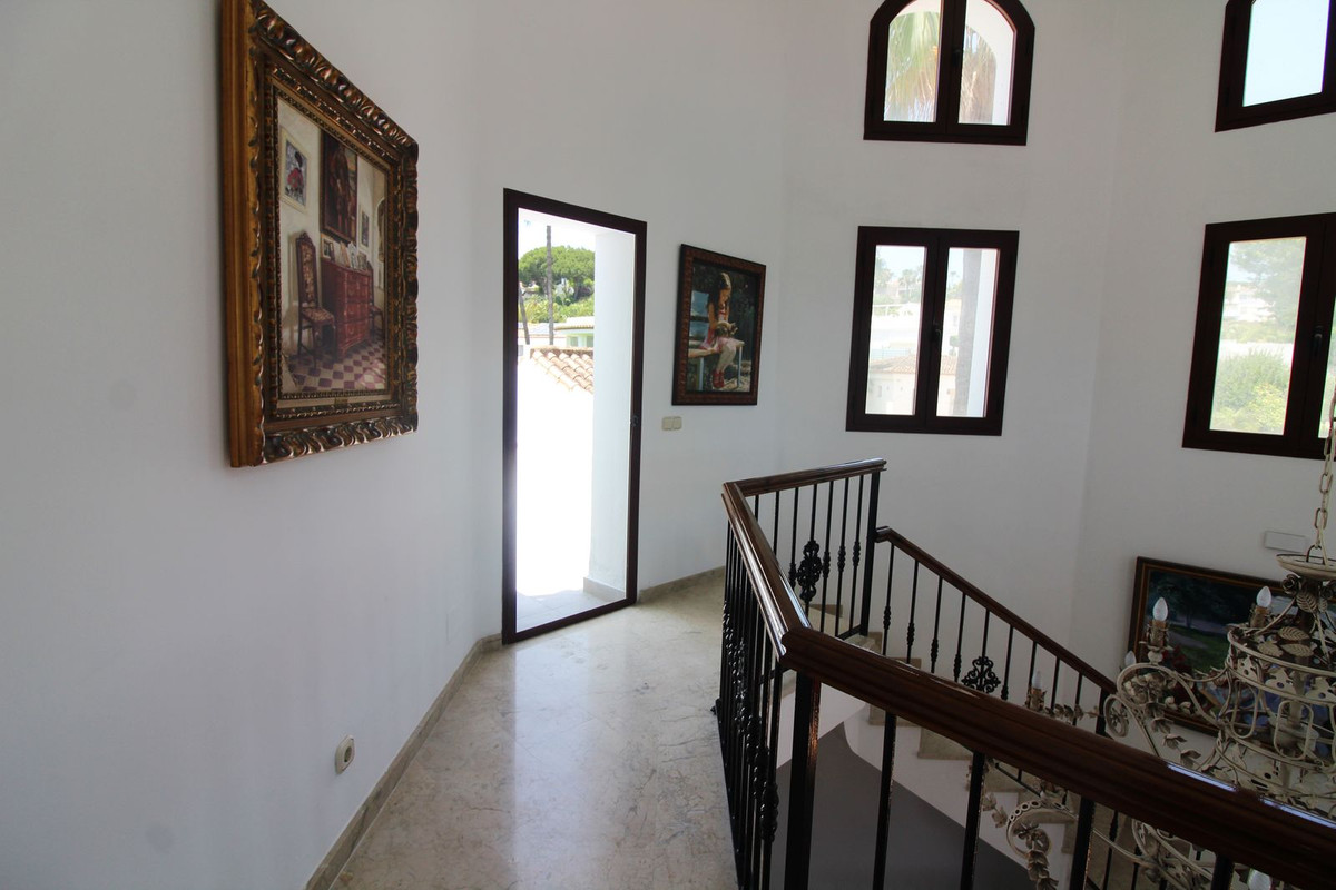 Photo 26 Detached Villa El Paraiso, Costa del Sol, Málaga – R5074183