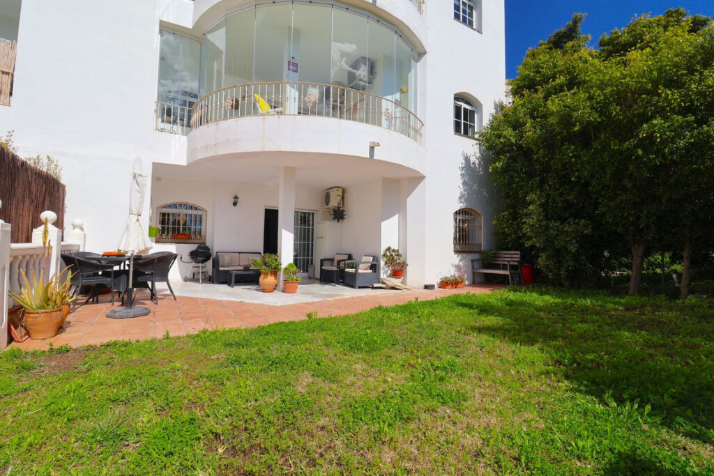 Photo 1 Ground Floor Apartment Estepona, Costa del Sol, Málaga – R4979293
