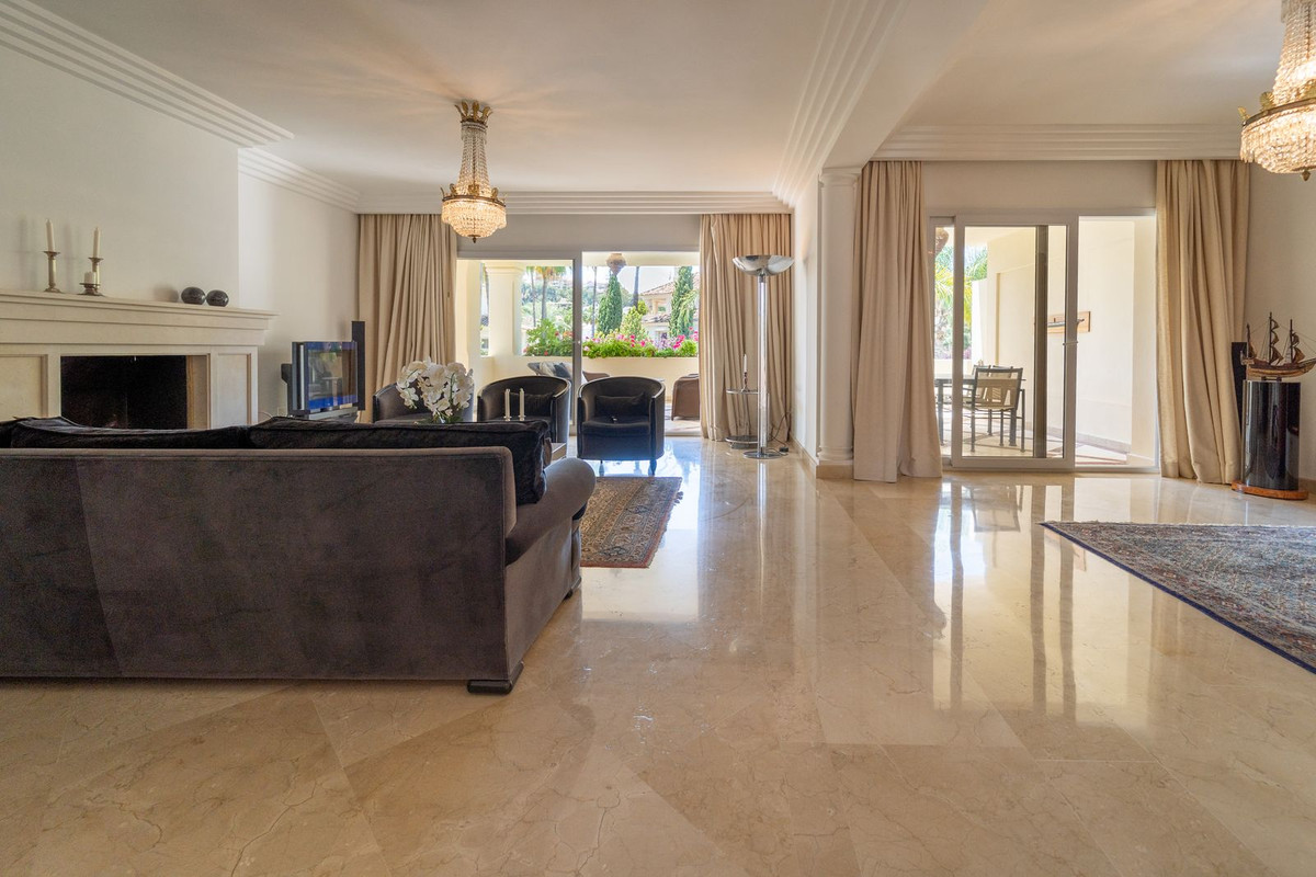 Photo 18 Middle Floor Apartment Nueva Andalucía, Costa del Sol, Málaga – R5078104