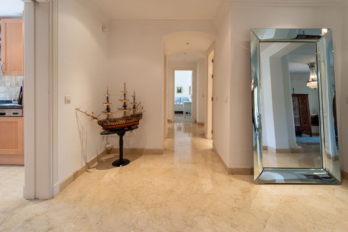 Photo 19 Middle Floor Apartment Nueva Andalucía, Costa del Sol, Málaga – R5078104