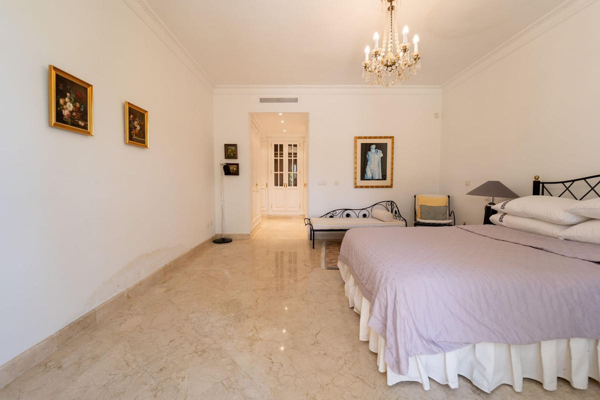 Photo 34 Middle Floor Apartment Nueva Andalucía, Costa del Sol, Málaga – R5078104