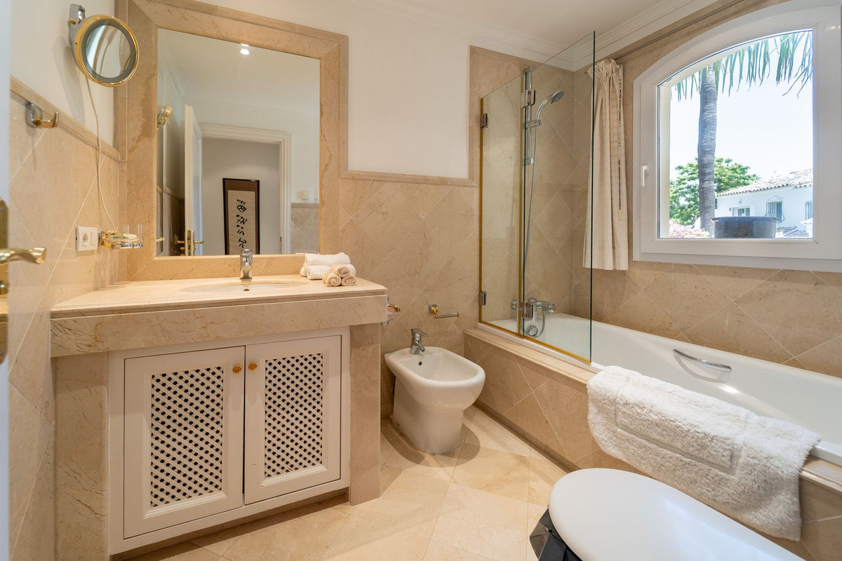 Photo 41 Middle Floor Apartment Nueva Andalucía, Costa del Sol, Málaga – R5078104