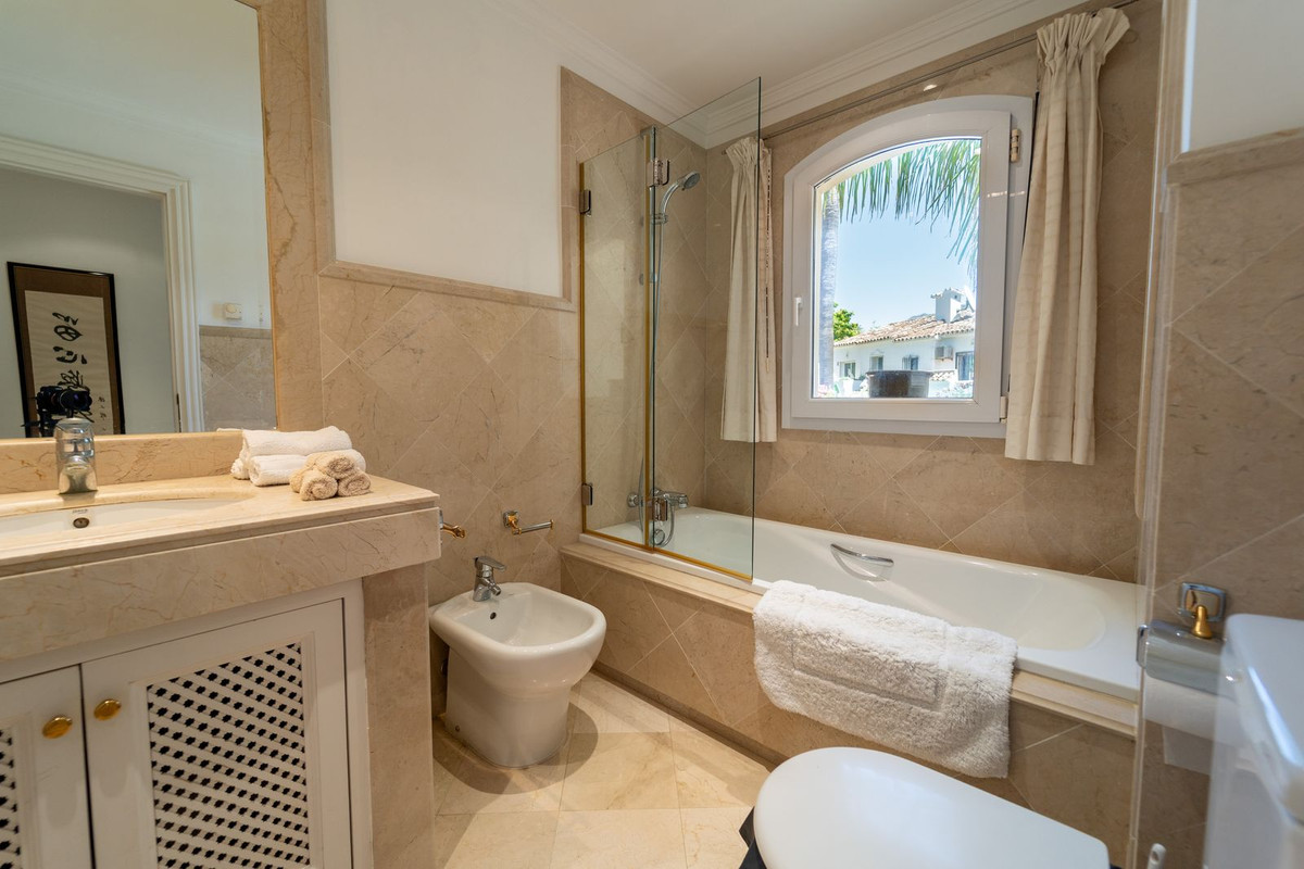 Photo 42 Middle Floor Apartment Nueva Andalucía, Costa del Sol, Málaga – R5078104