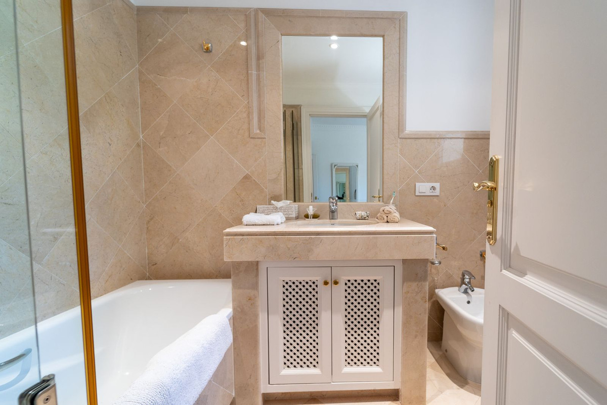 Photo 48 Middle Floor Apartment Nueva Andalucía, Costa del Sol, Málaga – R5078104
