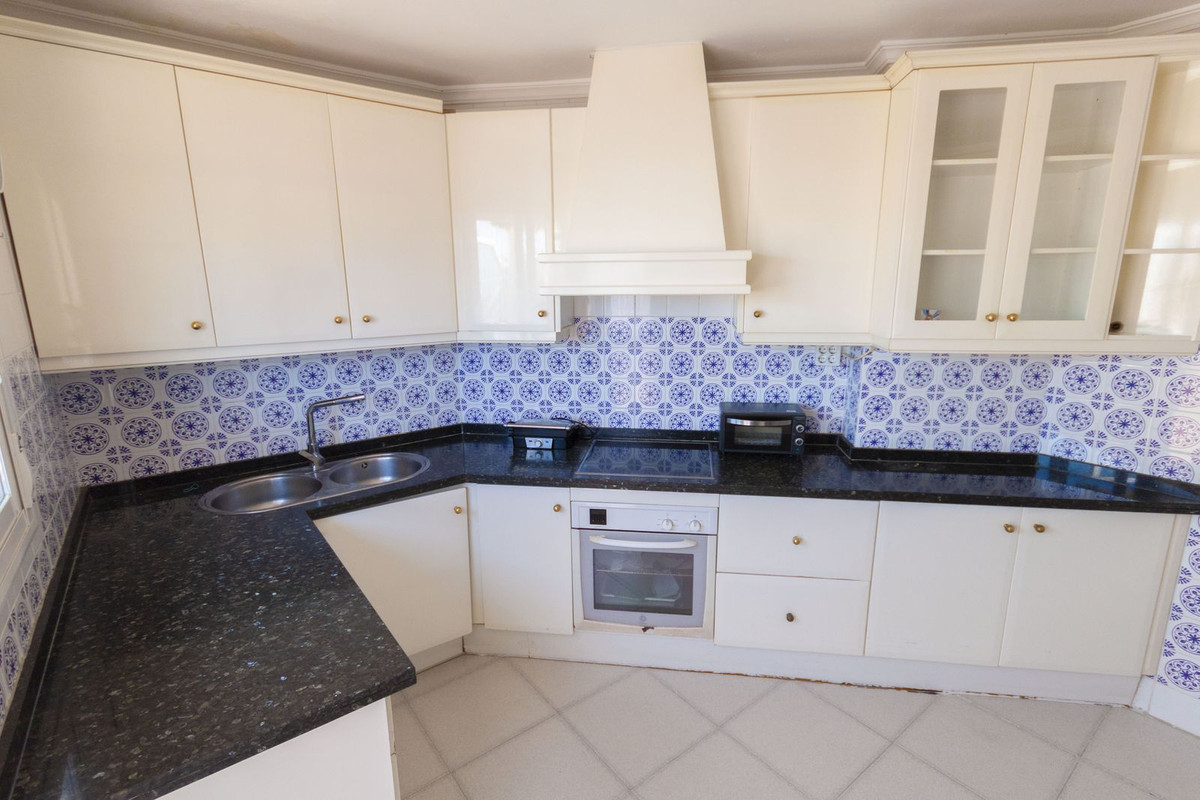 Photo 12 Top Floor Apartment Estepona, Costa del Sol, Málaga – R5073265