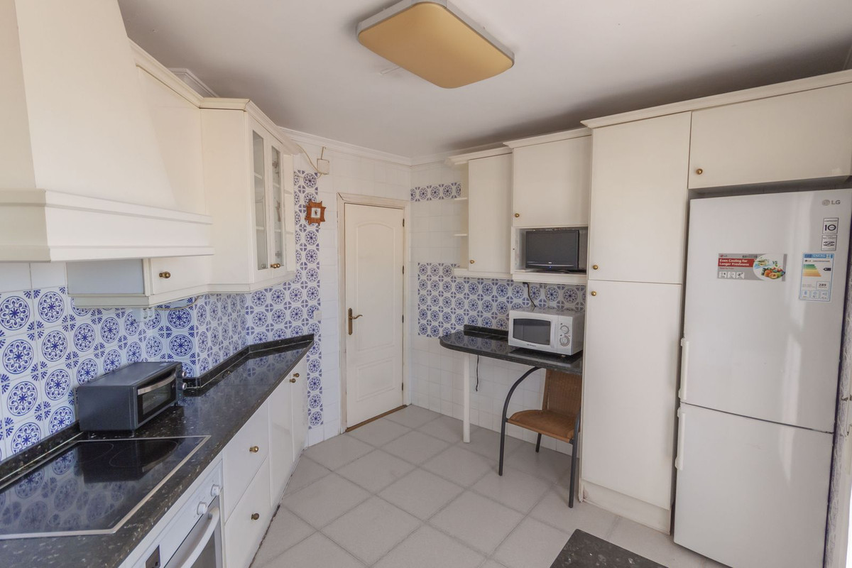 Photo 13 Top Floor Apartment Estepona, Costa del Sol, Málaga – R5073265