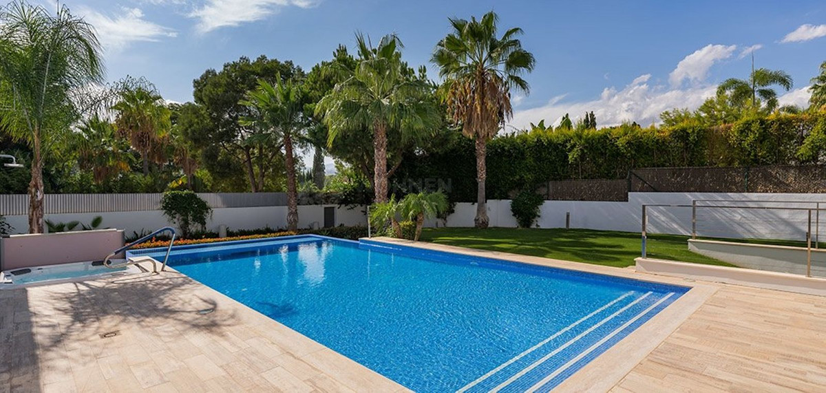 Photo 15 Detached Villa Nueva Andalucía, Costa del Sol, Málaga – R4563688