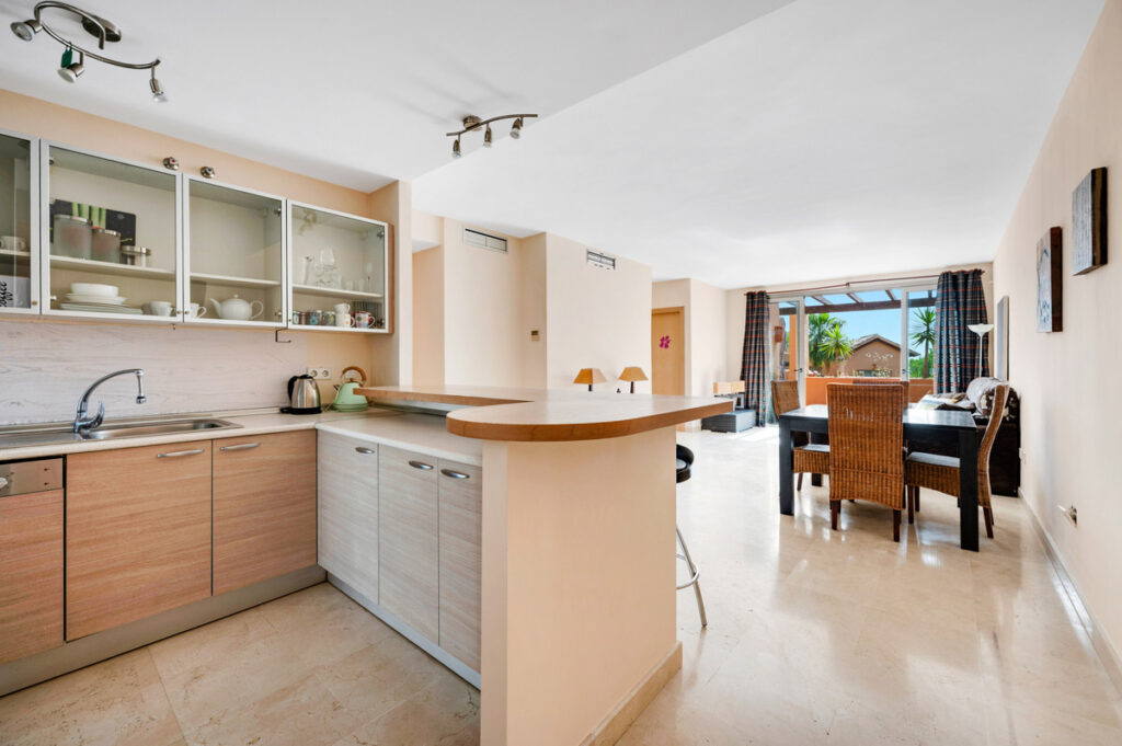 Photo 12 Middle Floor Apartment Estepona, Costa del Sol, Málaga – R5056132