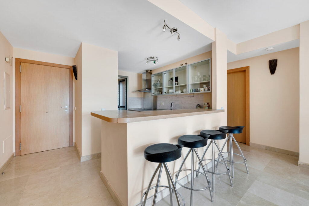 Photo 13 Middle Floor Apartment Estepona, Costa del Sol, Málaga – R5056132