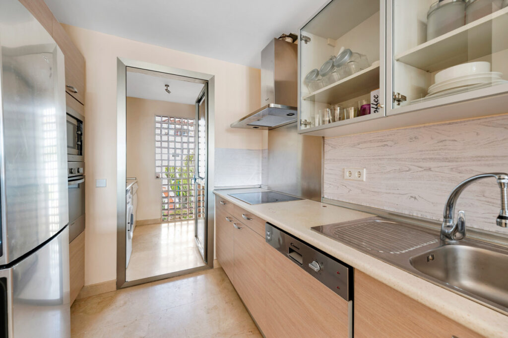 Photo 16 Middle Floor Apartment Estepona, Costa del Sol, Málaga – R5056132