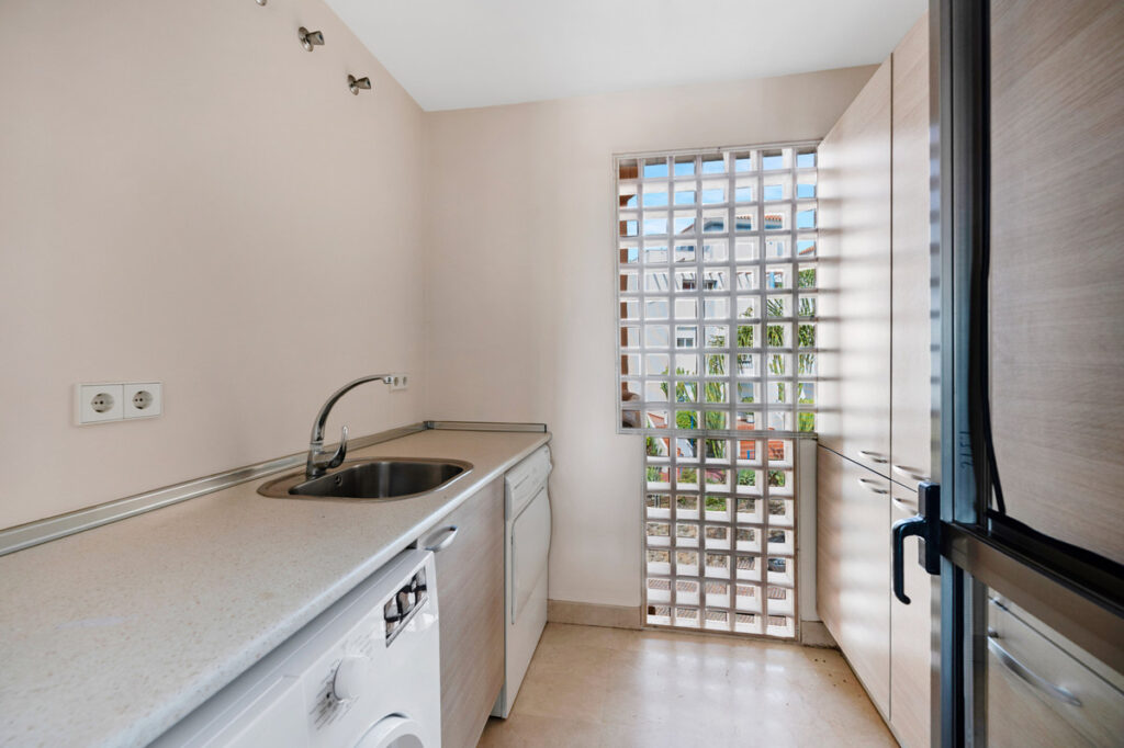 Photo 18 Middle Floor Apartment Estepona, Costa del Sol, Málaga – R5056132
